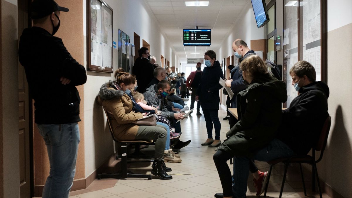 W urzędach brakuje ludzi. W efekcie trzeba płacić petentom odszkodowania