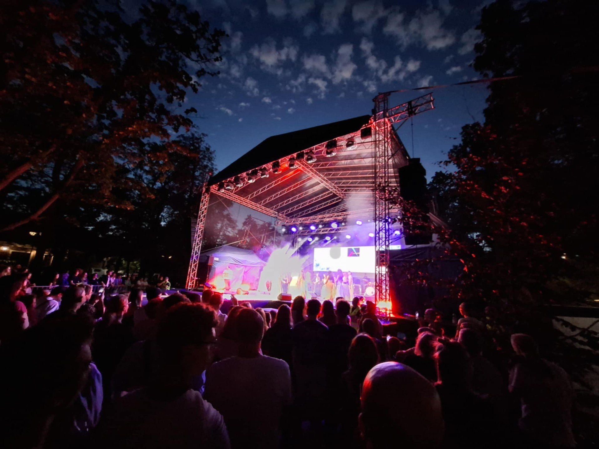 Koncert zgierskiego Kolektyw Folk w ramach Festiwalu Sztuk Różnych w Aleksandrowie Łódzkim. Słowiańska energia na scenie
