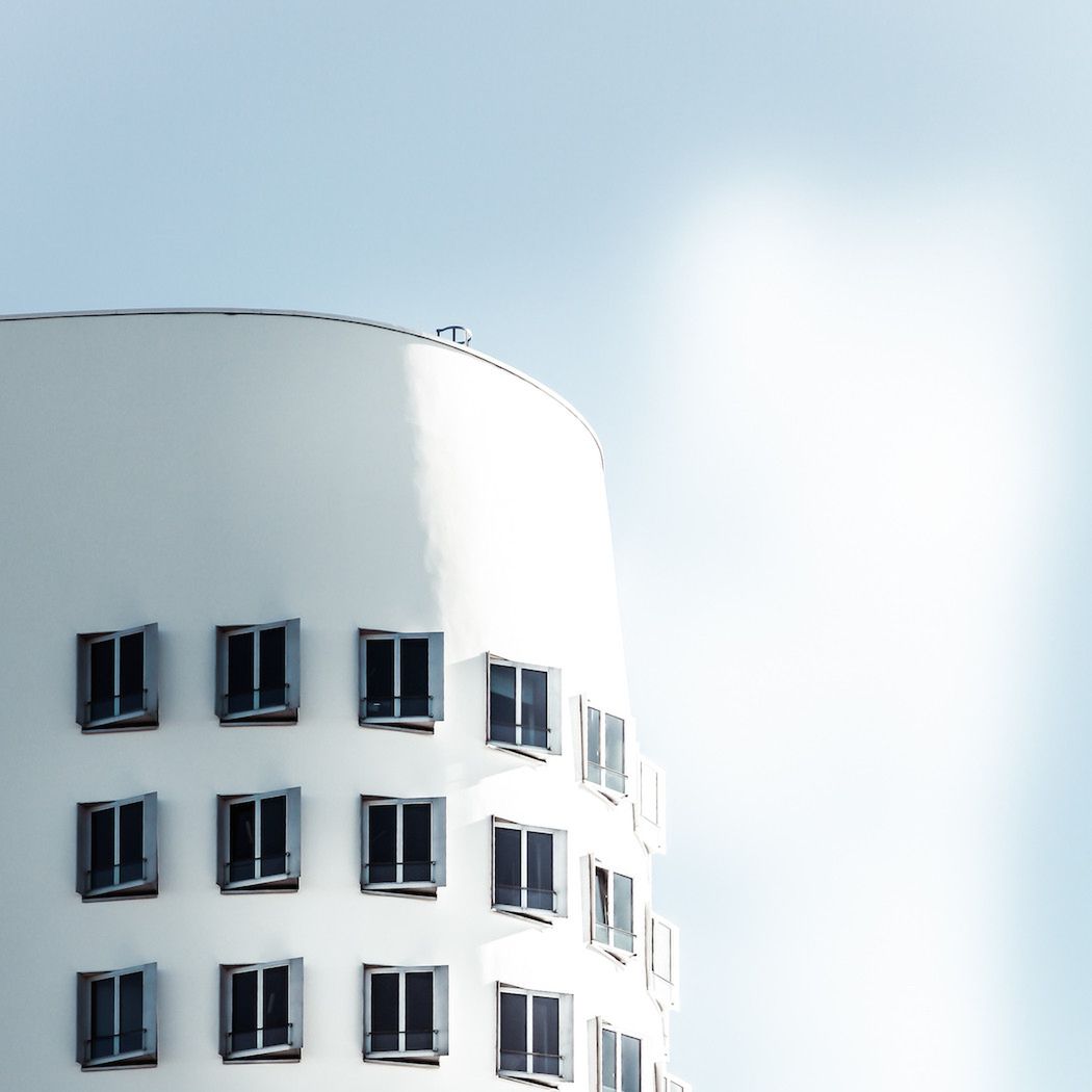 Sterylne zdjęcia architektury autorstwa Maika Lippa 6