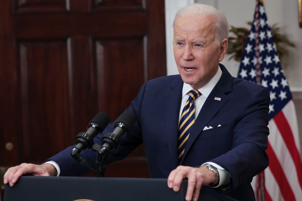 Joe Biden ogłasza embargo na ropę i gaz z Rosji. 