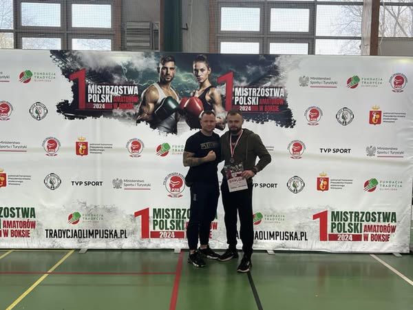 BARTOSZ SŁOWIKOWSKI Z MEDALEM I MISTRZOSTW POLSKI AMATORÓW W BOKSIE