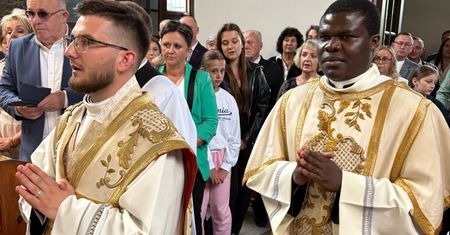 Ksiądz Wiktor Kostecki odprawił Mszę Świętą Prymicyjną w parafii w Łukowej. Razem z nim modliła się rodzina i parafianie. Zobacz zdjęcia