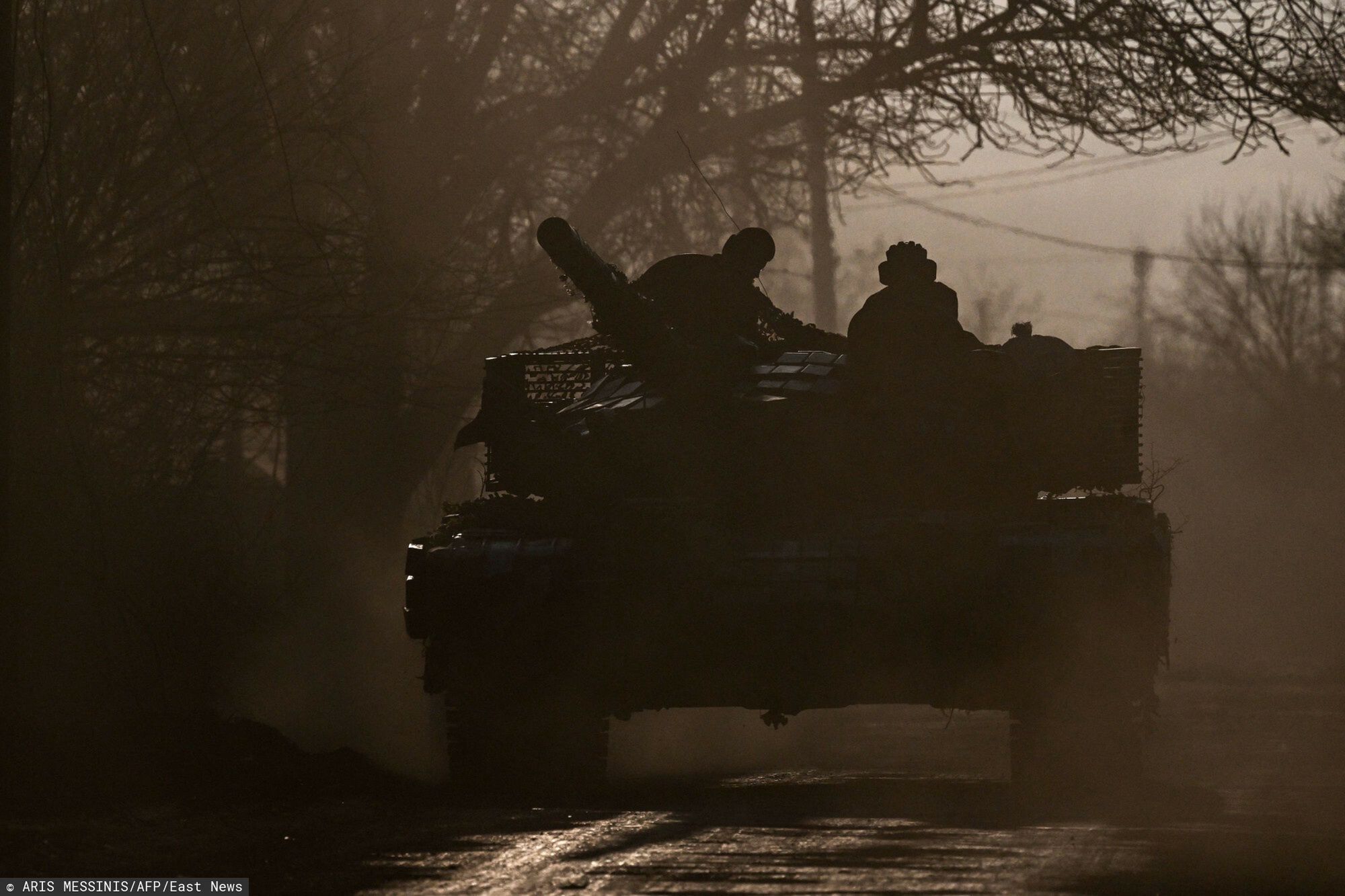 Walki w Bachmucie
Ukrainian servicemen with a T64 tanks move towards Bakhmut direction, in Donetsk Oblast region, on March 20, 2023. - The head of Russia's Wagner mercenary group said on March 20, 2023 that his forces control more than half of the embattled eastern Ukraine town of Bakhmut, the stage for the longest battle of Russia's offensive. (Photo by Aris Messinis / AFP)
ARIS MESSINIS