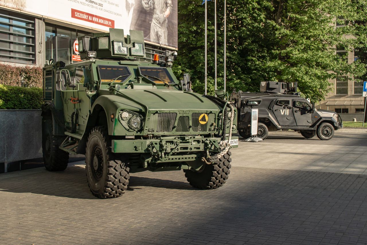 Oshkosh M-ATV oraz "szop"