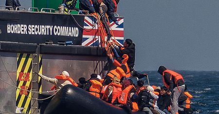 Jeden migrant na minutę. Wieści z Wysp. Opozycja bije na alarm