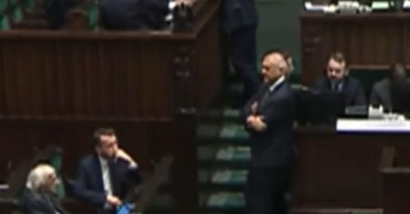 Nagrali Giertycha i Błaszczaka w Sejmie. "Niezręczny moment"