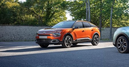 Nowy Citroen C4 stał się crossoverem, ale nie chce się rozstawać z segmentem C