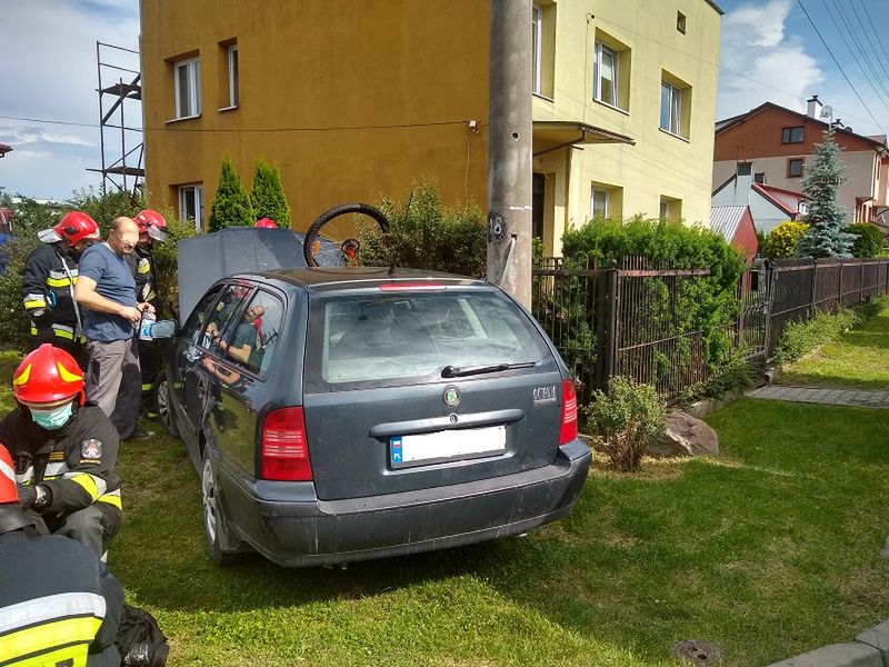 Kolizja samochodu osobowego z rowerem [Zdjęcia]