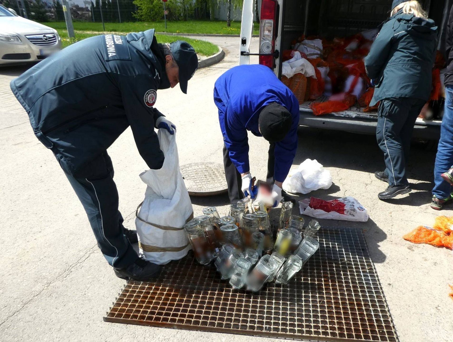 Lubelska Służba Celno-Skarbowa zniszczyła alkohol pochodzący z udaremnionych prób przemytu