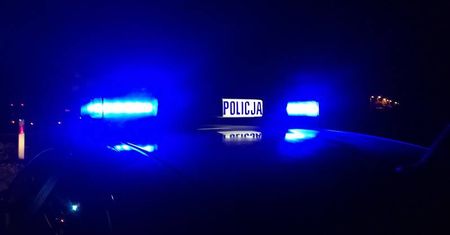 Wpadł w poślizg i zderzył się z innym autem. Nie żyje 18-letni kierowca opla