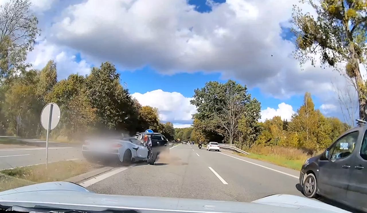 Luksusowa kraksa na DK-81. Audi uderzyło w Porsche, a potem w Fiata