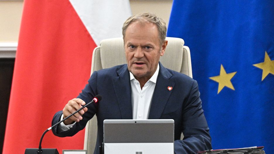 Warszawa, 12.06.2025. Premier Donald Tusk podczas posiedzenia rządu w KPRM w Warszawie, 12 bm. To dodatkowe posiedzenie rządu, na którym poruszone zostaną kwestie przygotowania do stworzenia budżetu państwa na przyszły rok. (mr) PAP/Radek Pietruszka