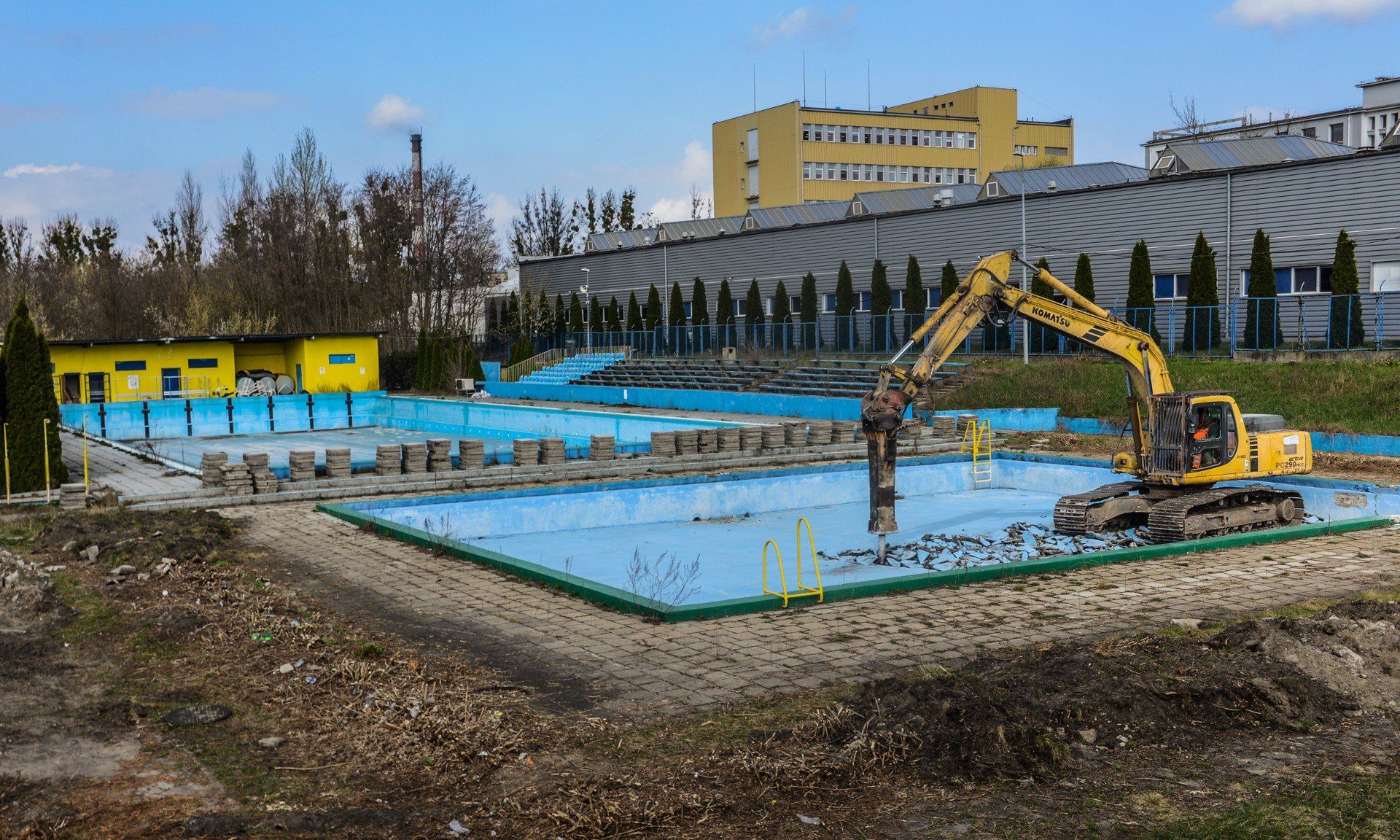 Rozbiórka basenów zlokalizowanych przy starej Astorii.