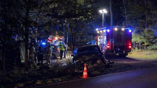 Karetka i strażacy ruszyli na pomoc. Wypadek na trasie koło Jarocina