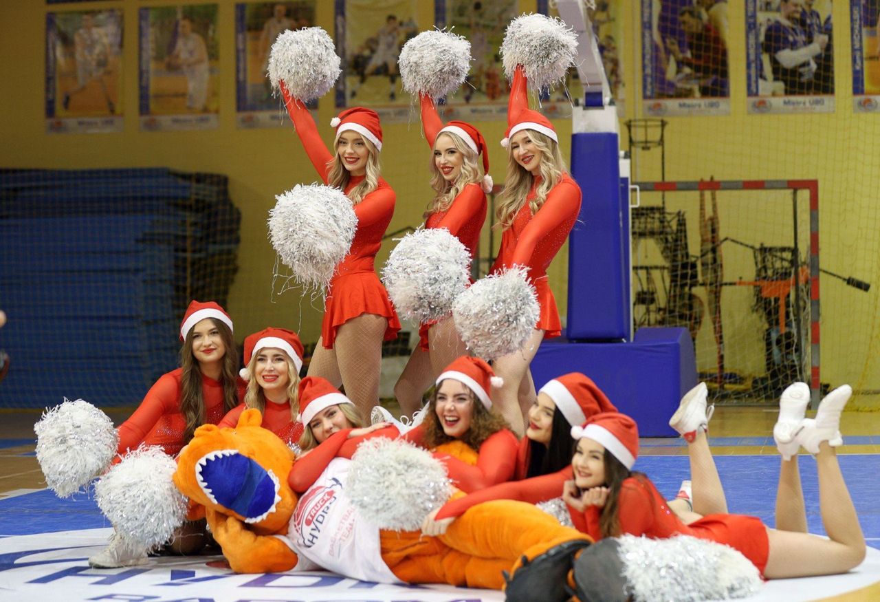 Radom: Cheerleaders wróciły i w mikołajki zachwyciły. Zobacz zdjęcia