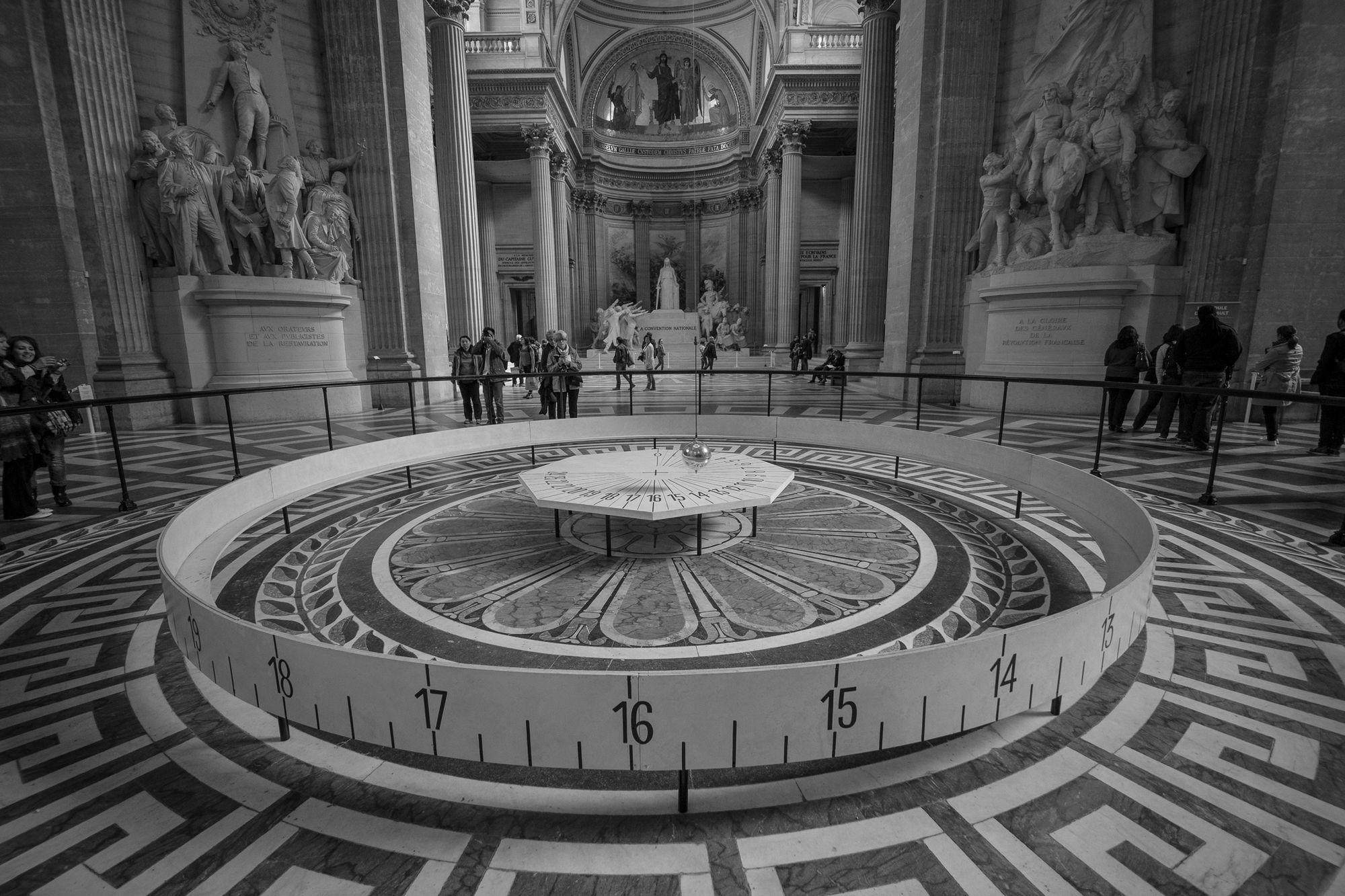 Paryż z szerszej perspektywy - Voigtländer Super Wide Heliar 15 mm f/4.5 Aspherical III 33