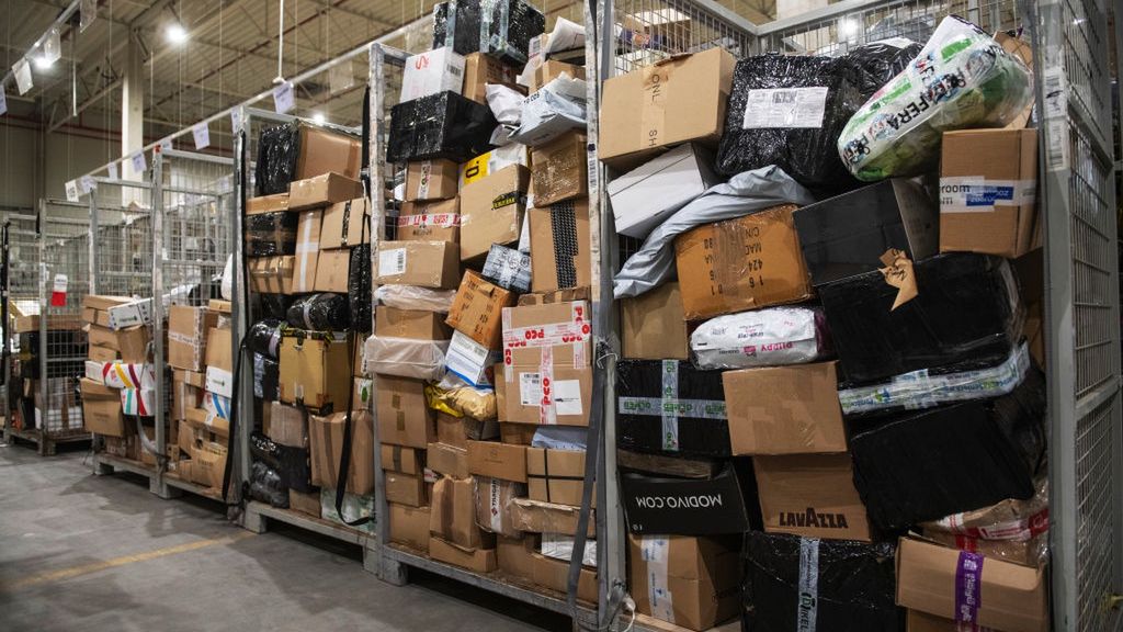 InPost SA Operations With Postal Locker Provider Soaring on $3.4 Billion IPO
Parcels at the InPost SA sorting facility in Bronisze, Poland, on Wednesday, Jan. 27, 2021. InPost soared in Amsterdam trading after its shareholders raised 2.8 billion euros ($3.4 billion) in Europes biggest initial public offering since 2018 amid an online shopping boom thats driving up demand for the Polish companys automated parcel lockers. Photographer: Lukasz Sokol/Bloomberg via Getty Images
Bloomberg
i.p.o., german, online, work, ipo, employment, european, digital, web, jobs, euro members, industries, e.u., eu, labor, labour, markets, postal services, business news, media, stocks, securities, emea