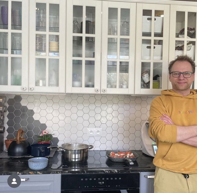 Maciej Stuhr w swojej kuchni