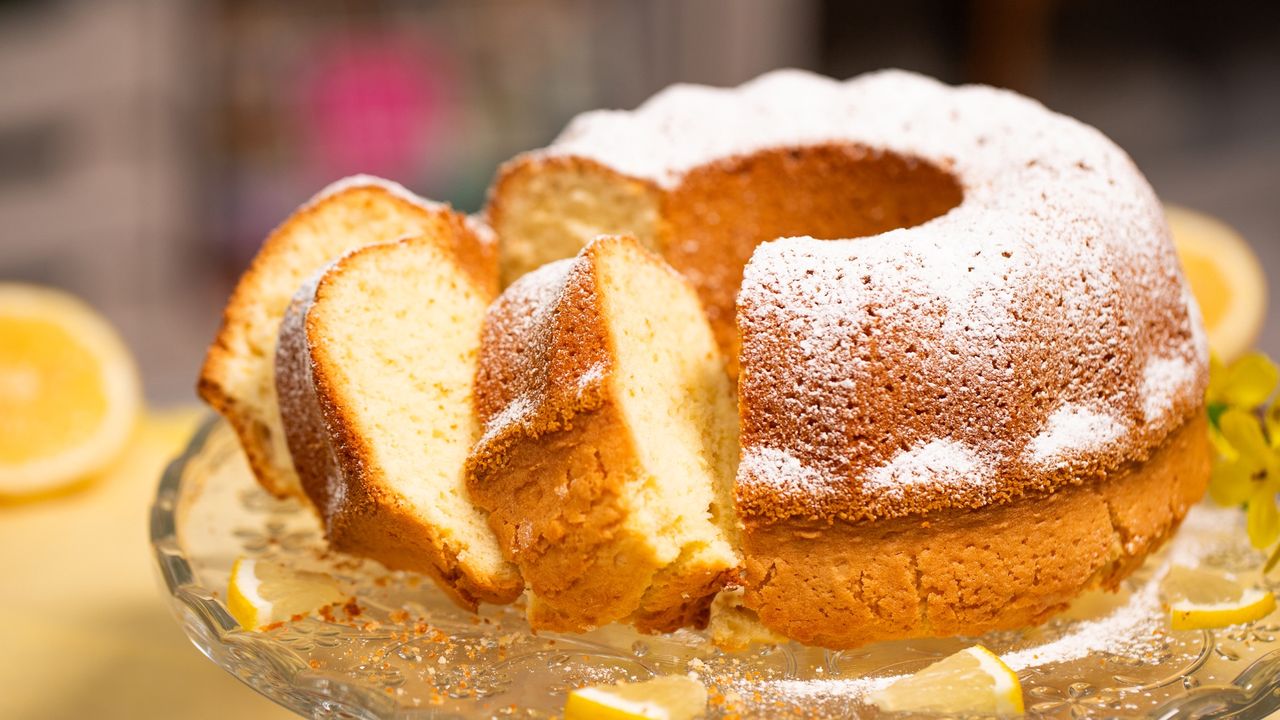 Klasyczna babka cytrynowa z cukrem pudrem. Wyrośnie jak marzenie