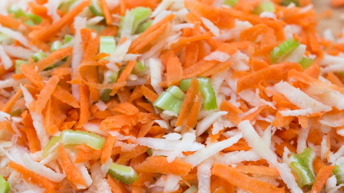 Surówka z rzepą to świetny dodatek do obiadu