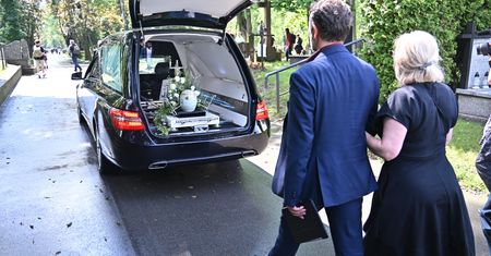 "Nieśli Cię w tym małym naczynku". Przyjaciółka "wypłakała roczny zapas łez" na pogrzebie Joanny Kołaczkowskiej