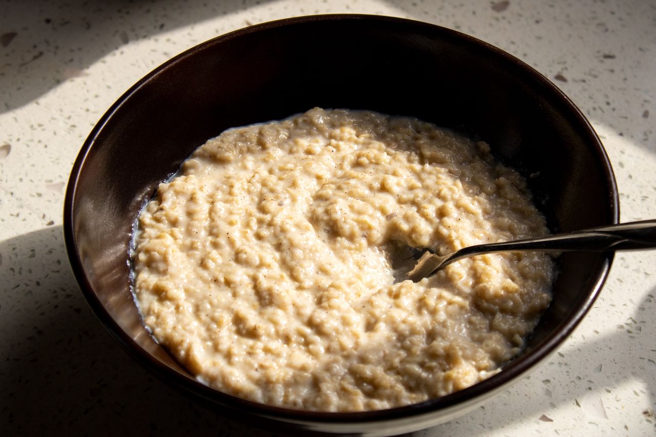 Discover the anti-cholesterol effects of oatmeal, a tasty tool in fighting heart disease