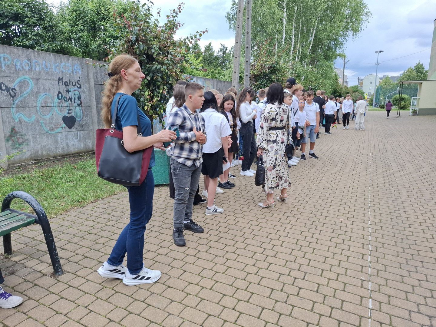 Na zakończenie roku ósmoklasiści z &#34;Jedynki&#34; zatańczyli Poloneza