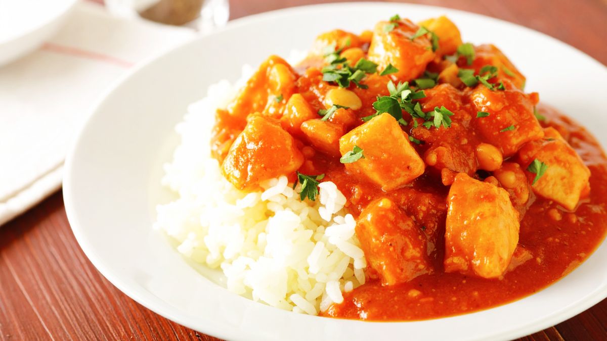 Gulasz z piersi kurczaka to doskonała propozycja na szybki obiad