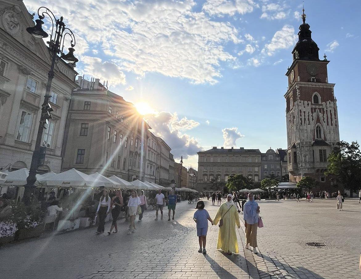 W Krakowie na każdym kroku widać turystów z krajów arabskich