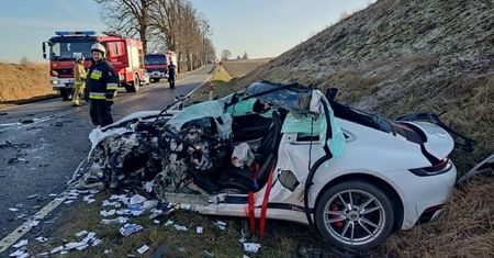 Poważny wypadek porsche na DW 534. Wezwano śmigłowiec LPR