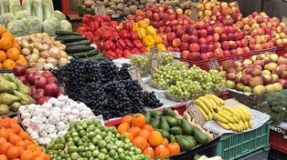 Radom: Świeże warzywa i owoce na targowisku Korej w czwartek, 11 listopada. Jakie ceny za pomidory czy jabłka?