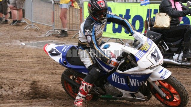 "Plastiki" na torze motocrossowym 1