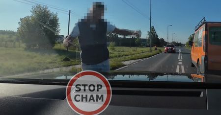Pokazali bulwersujące nagranie. "Zabawia się w szeryfa"