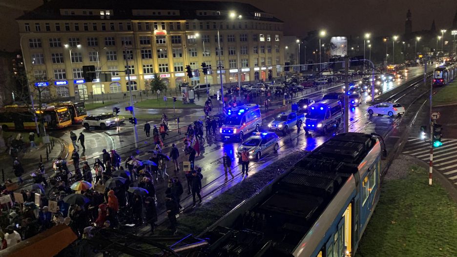 Strajk kobiet. Sprawa protestującej 16-latki trafiła do sądu dla nieletnich. Nie musiała nic mówić