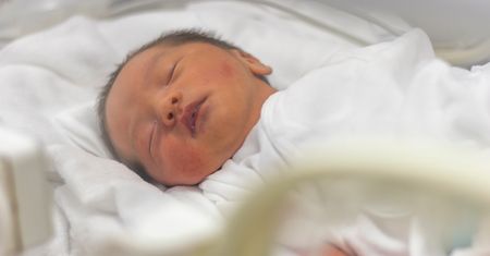 Choroba krwotoczna noworodków – objawy, przyczyny i zapobieganie