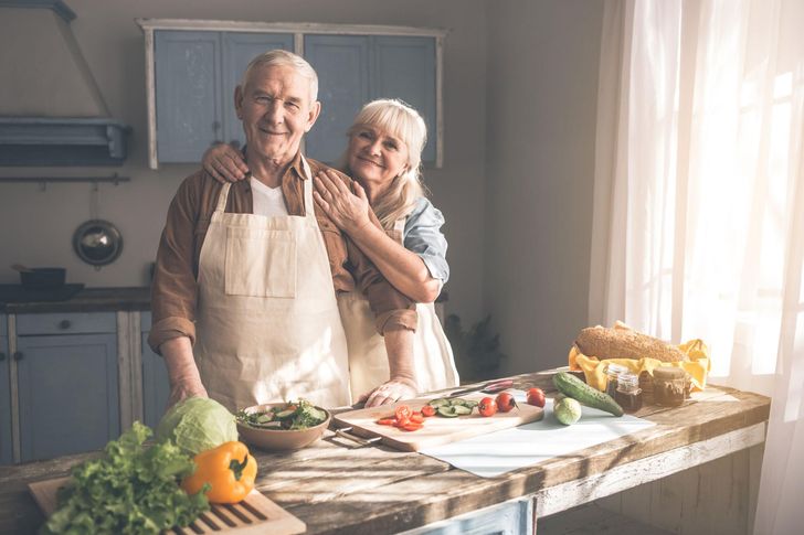 Dieta, która zapobiega chorobie Alzheimera. Spożywaj te produkty codziennie 