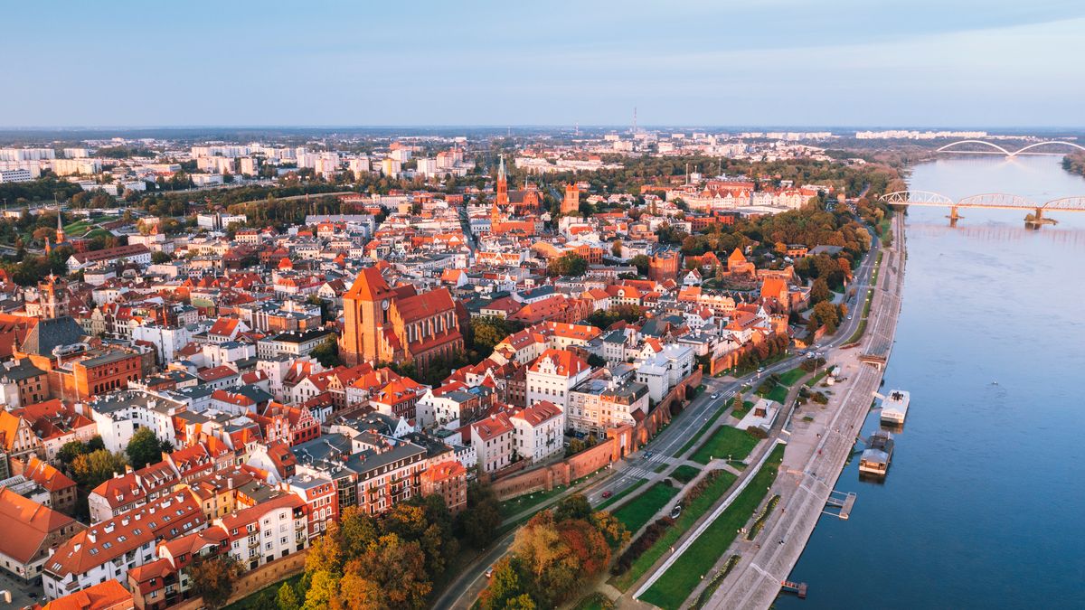 torun, poland, aerial, vistula, city, hall, cityscape, view, old, town, downtown, wisla, river, sunset, urban, summer, tourism, panorama, landmark, building, polish, evening, medieval