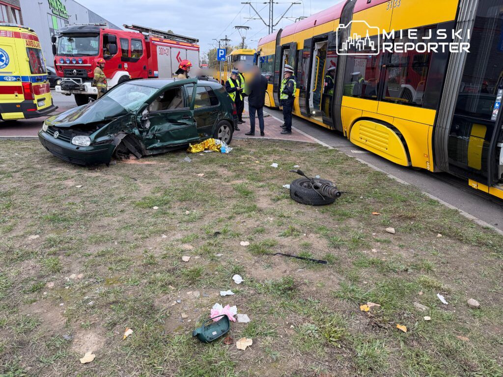 Warszawa: Zderzenie tramwajem na Białołęce. W aucie urwało koło