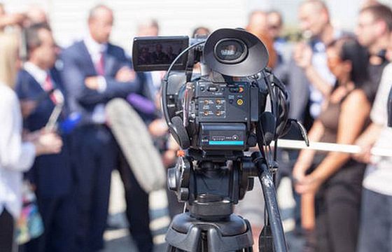 Dziennikarze i odbiorcy mediów boją się sztucznej inteligencji. Chodzi o weryfikację źródeł informacji