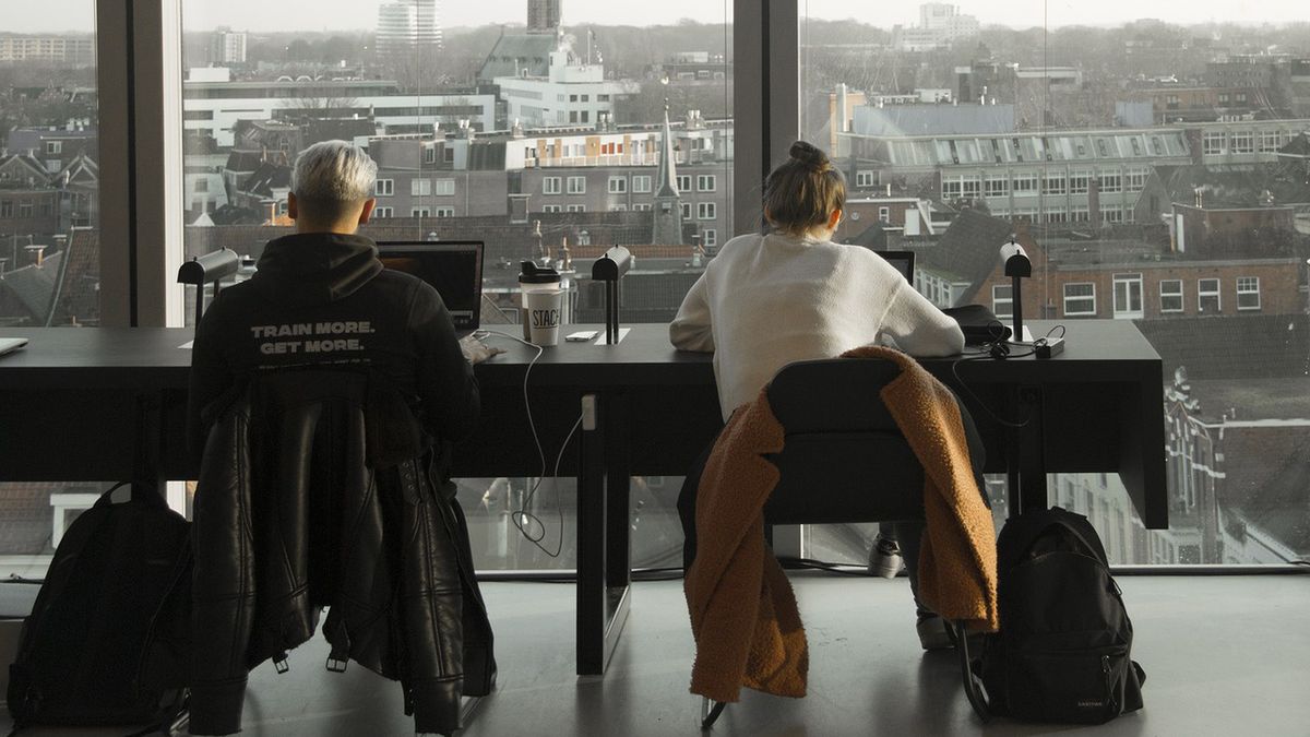 Studenci na egzaminie mogli korzystać z laptopów i tabletów