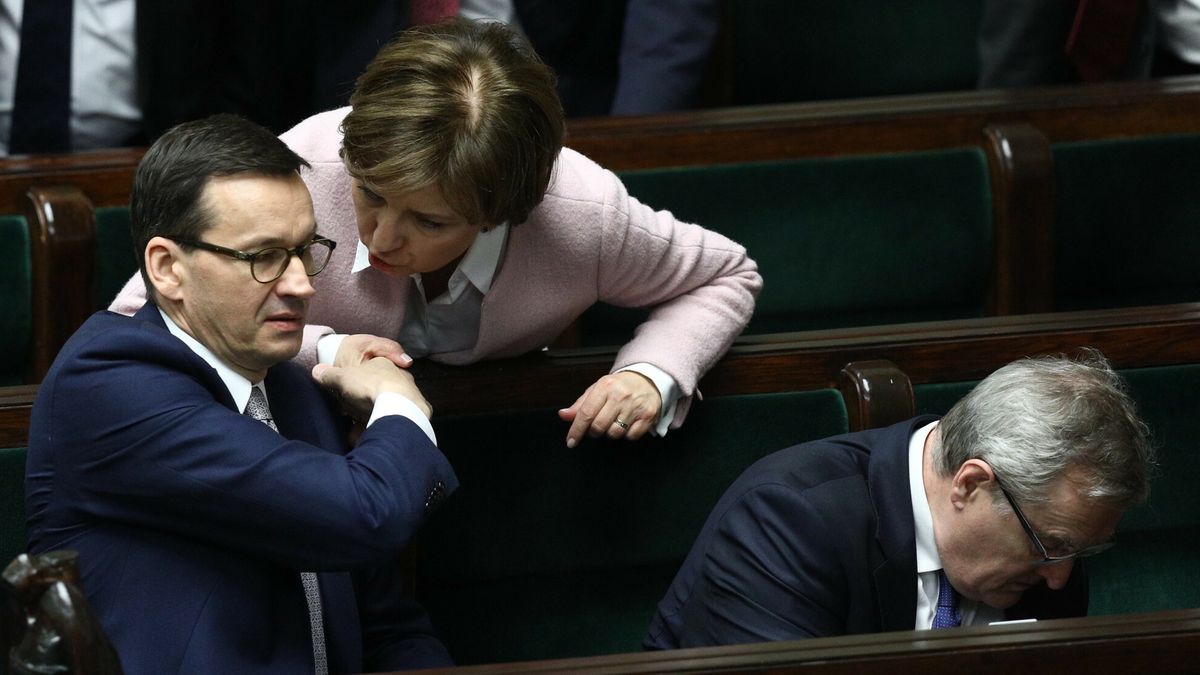 Cd. 1. posiedzenia Sejmu - g?osowania ws. wybor�w s?dzi�w TK i cz?onk�w KRS21.11.2019 Warszawa Sejm Cd. 1. posiedzenia Sejmu IX kadencji  n/z Mateusz Morawiecki, Marlena Malag, Piotr Glinski  fot Tomasz Jastrzebowski/REPORTERTomasz Jastrzebowski/REPORTER