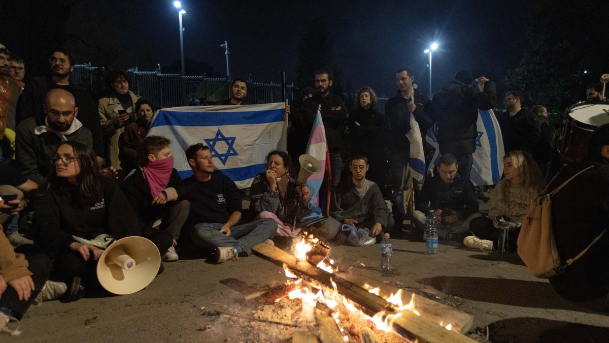 JERUSALEM - MARCH 27: Israelis, carrying Israeli flags and anti-government placards, gather outside the Knesset to protests against the Israeli government's plan to introduce judicial changes, seen by the opposition as an attempt to reduce the powers of the judicial authority in Jerusalem on March 27, 2023. (Photo by Faiz Abu Rmeleh/Anadolu Agency via Getty Images)
