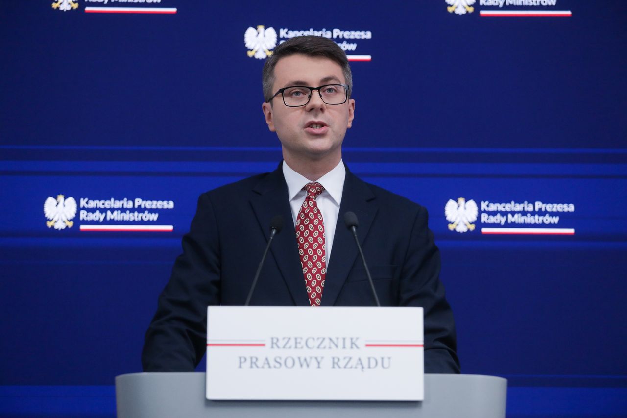 Wpłaty milionerów na PO. Rzecznik rządu straszy prywatyzacją