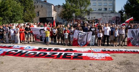 Mieszkańcy Chodzieży uczcili pamięć ofiar Powstania Warszawskiego