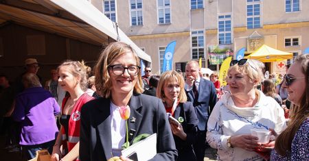 Przelewy od 221 osób. Tyle wpłacono na kampanię Biejat