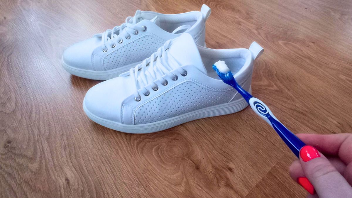 Od lat tak czyszczę moje białe buty 