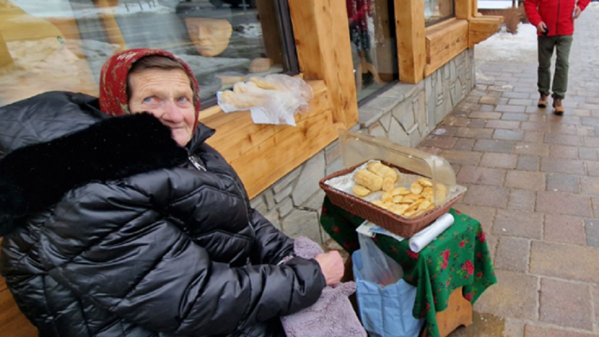 Proszą o przysługę dla staruszki: "żeby chociaż ten jeden dzień nie marzła". 