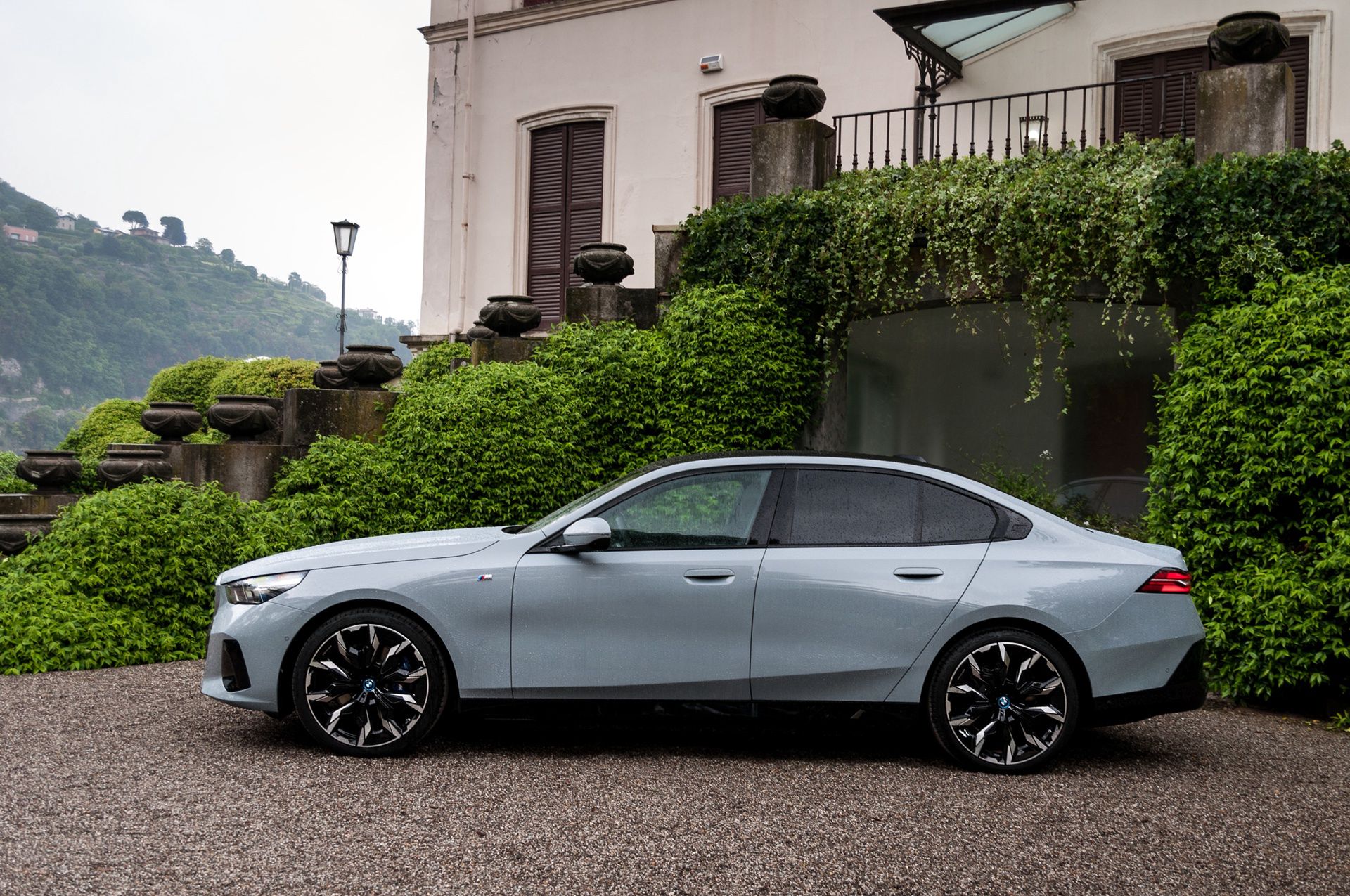 BMW i5 (2023)
