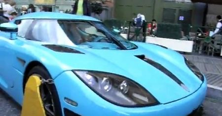 Zablokowane auta rodziny królewskiej z Kataru [wideo]