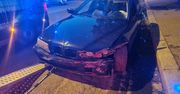 Legnica: Pijany kierowca rozbił auto na ogrodzeniu szkoły. Wmawiał policjantom, że tylko pomaga je usunąć